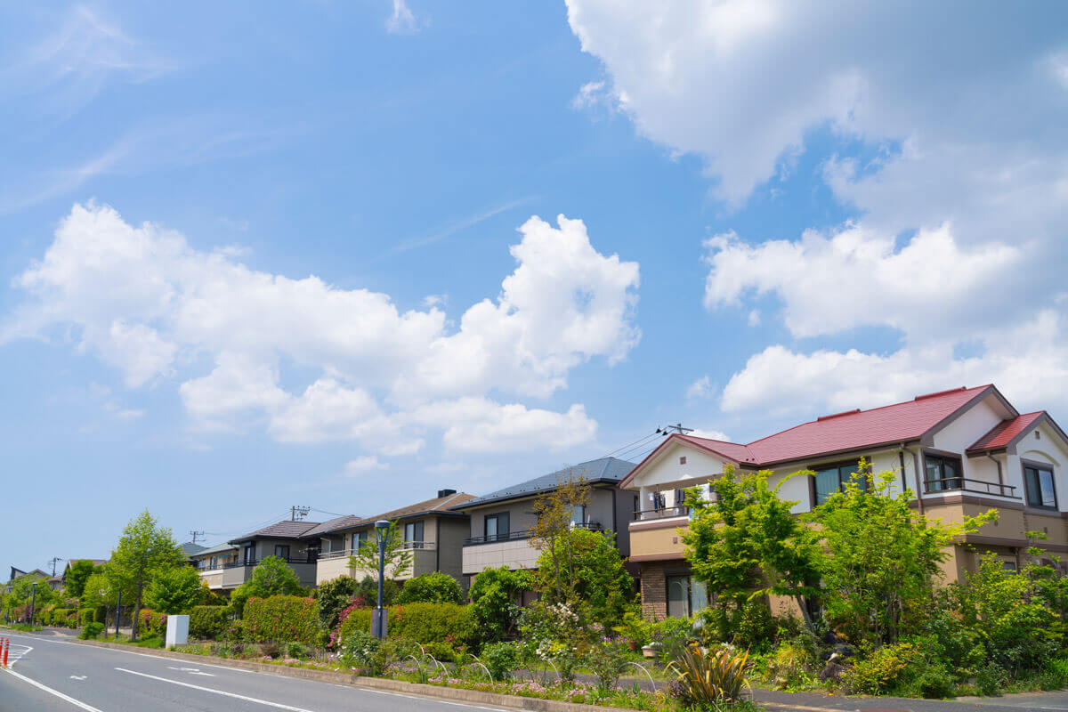 住宅街 イメージ 分譲住宅 青空と緑